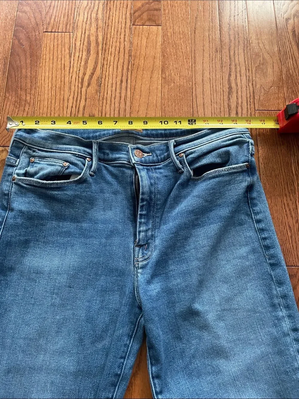 MOTHER The Weekender Layover Flare Jeans Medium Wash Women’s Sz 32